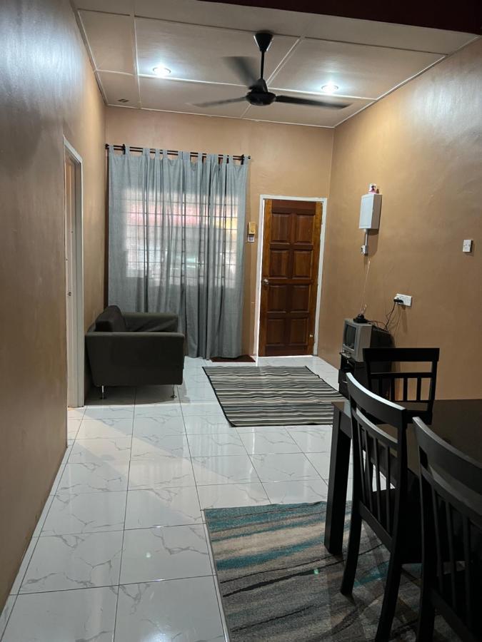 Theatbas Homestay 17 In Seri Iskandar Perak 3 Bedroom Bota Екстериор снимка