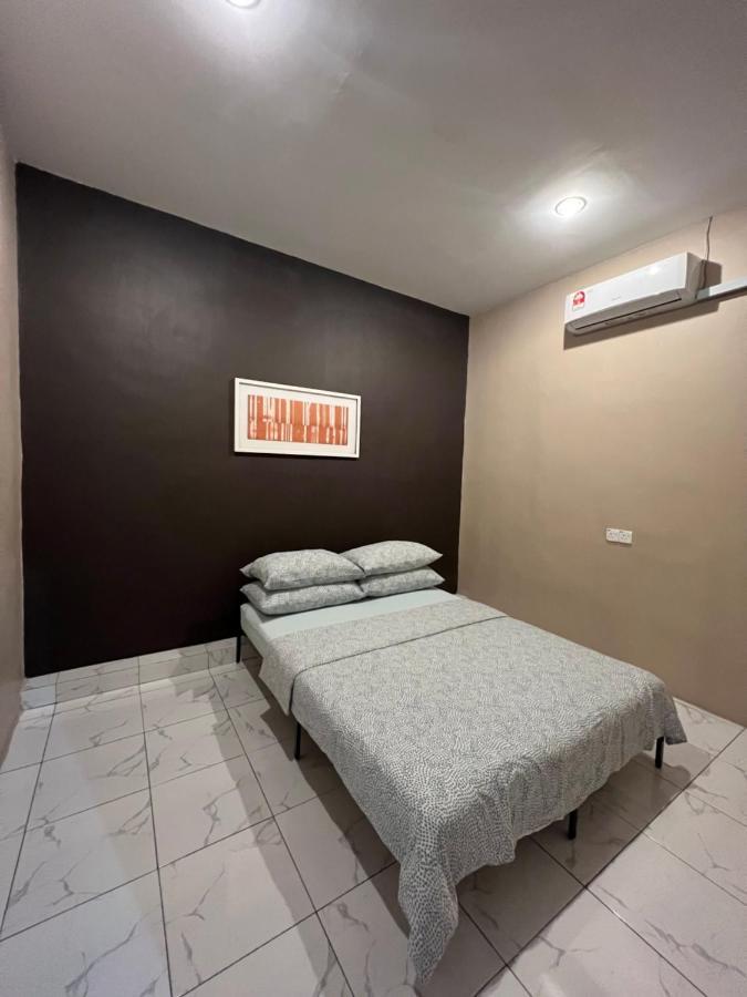 Theatbas Homestay 17 In Seri Iskandar Perak 3 Bedroom Bota Екстериор снимка
