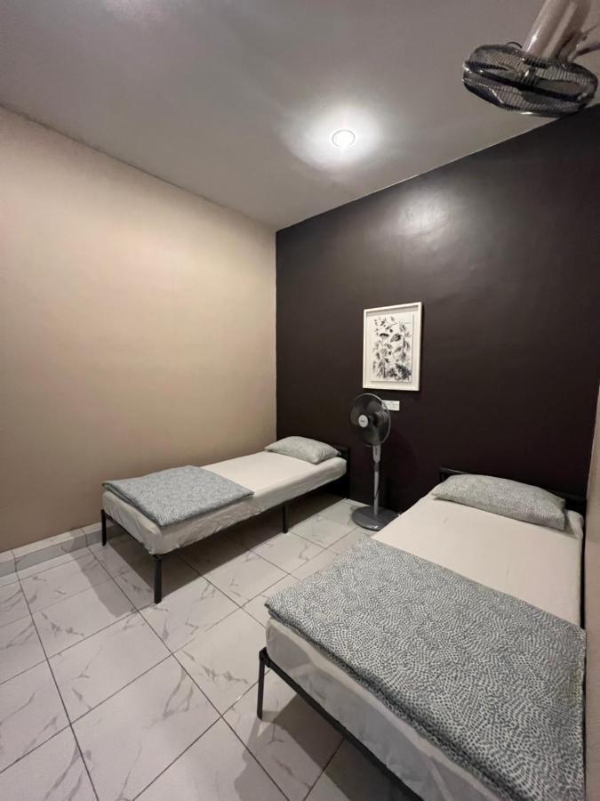 Theatbas Homestay 17 In Seri Iskandar Perak 3 Bedroom Bota Екстериор снимка